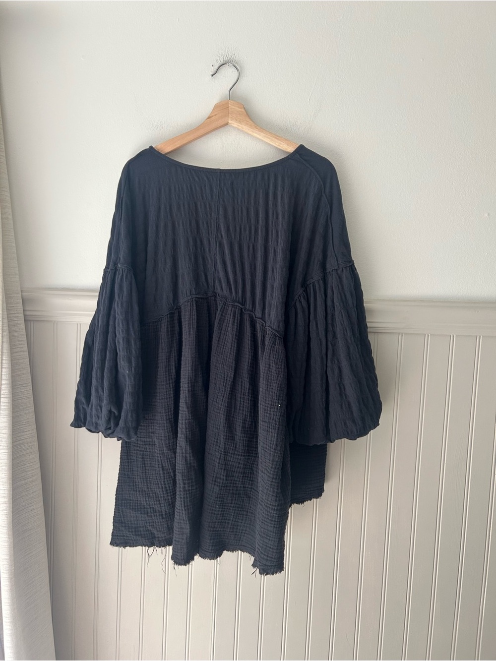 We The Free Medium Black Gauze V Neck Tunic Puff Sleeve Hi Low - Picture 3 of 5